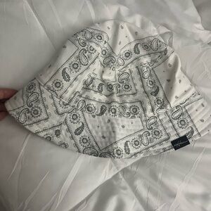 Hollister Bandana Print Bucket Hat in White and Gray
